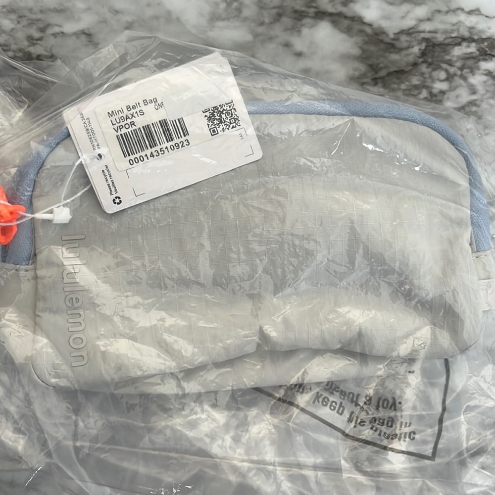 Lululemon Everywhere *mini* Belt Bag